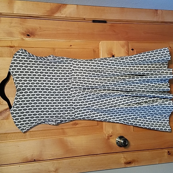 Just Taylor Sleeveless Black and White fit and flare dress, size 8 - Picture 2 of 6